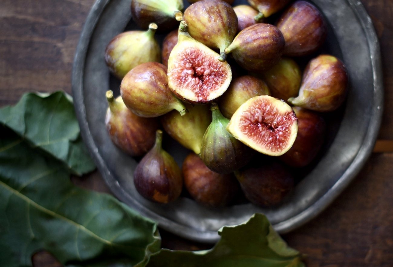 a bowl of figs, by Claudia Laffin