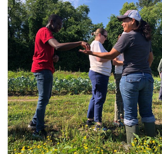 ASAP Dietetic Intern Cameron Jackson with farmer Delia Jovel of Tierra Fertil Co-op
