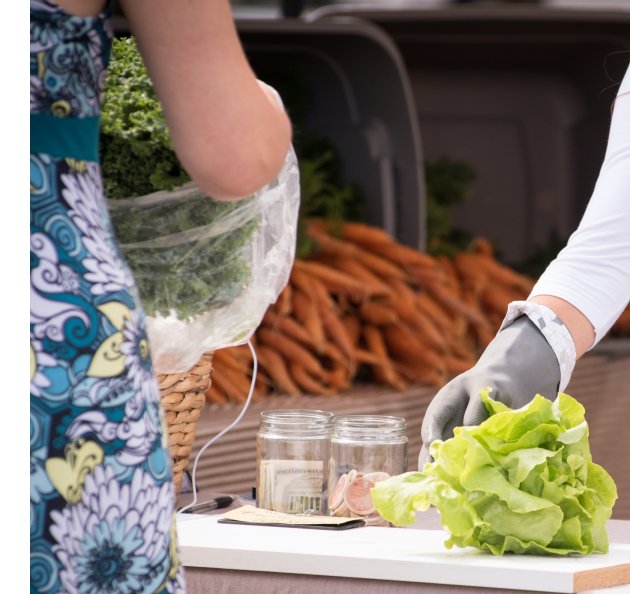 Purchasing lettuce with SNAP at farmers market