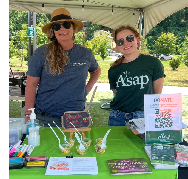 Gretchen Ross and Gianna Rath at River Arts District Farmers Market